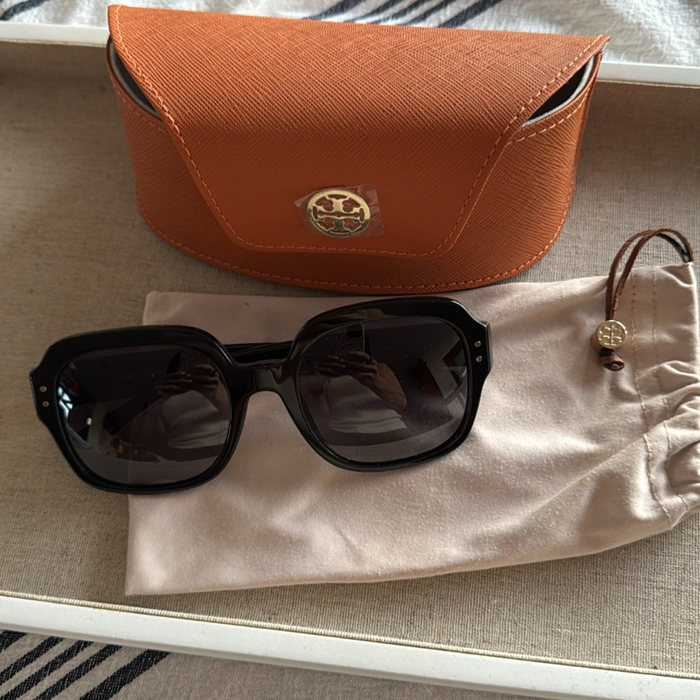 Tory Burch  Black  Square polarized Sunglasses Grey  Lens NEW